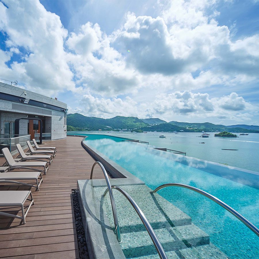Infinity pool WM hotel